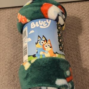 Bluey Kids' Christmas Holiday Plush Throw Blanket - Green and Orange NWT